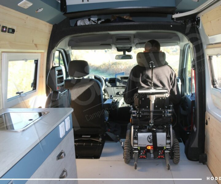 Fourgon aménagé pour une personne handicapée à mobilité réduite