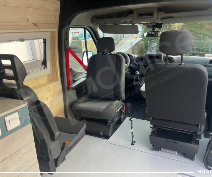 Fourgon aménagé pour une personne handicapée à mobilité réduite