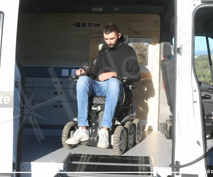 Fourgon aménagé pour une personne handicapée à mobilité réduite