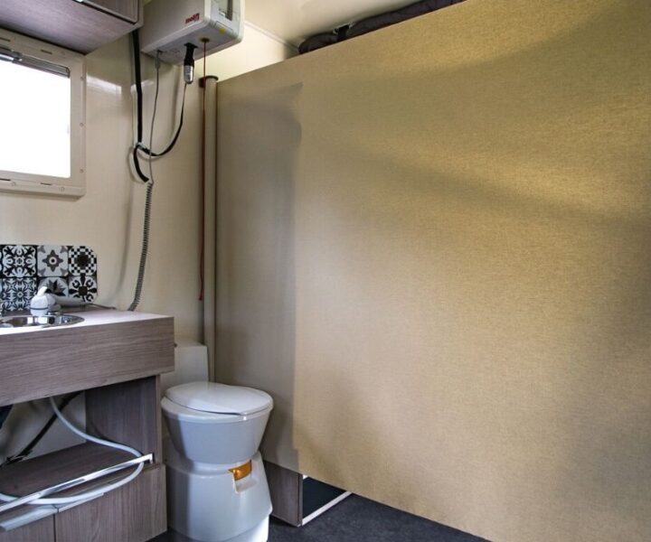 Douche à l’italienne dans camping-car PMR Hoddicé Store pour douche à l'italienne dans camping-car PMR